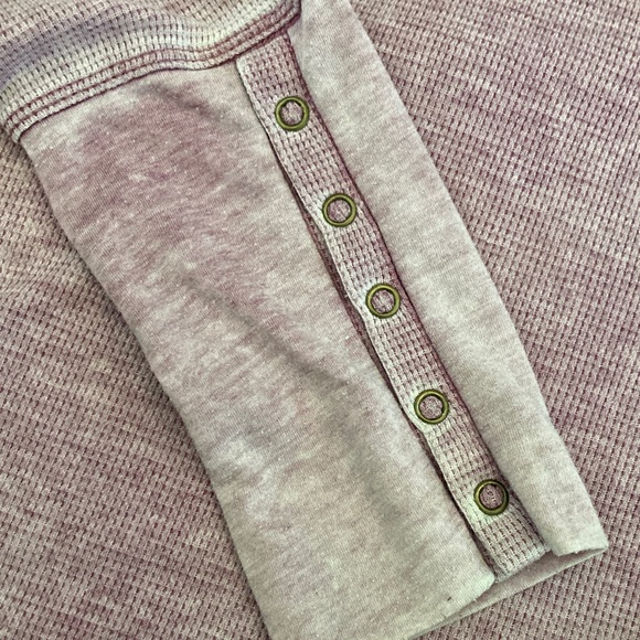 Lavender Long Sleeve V-Neck Top - Picture 3 of 4